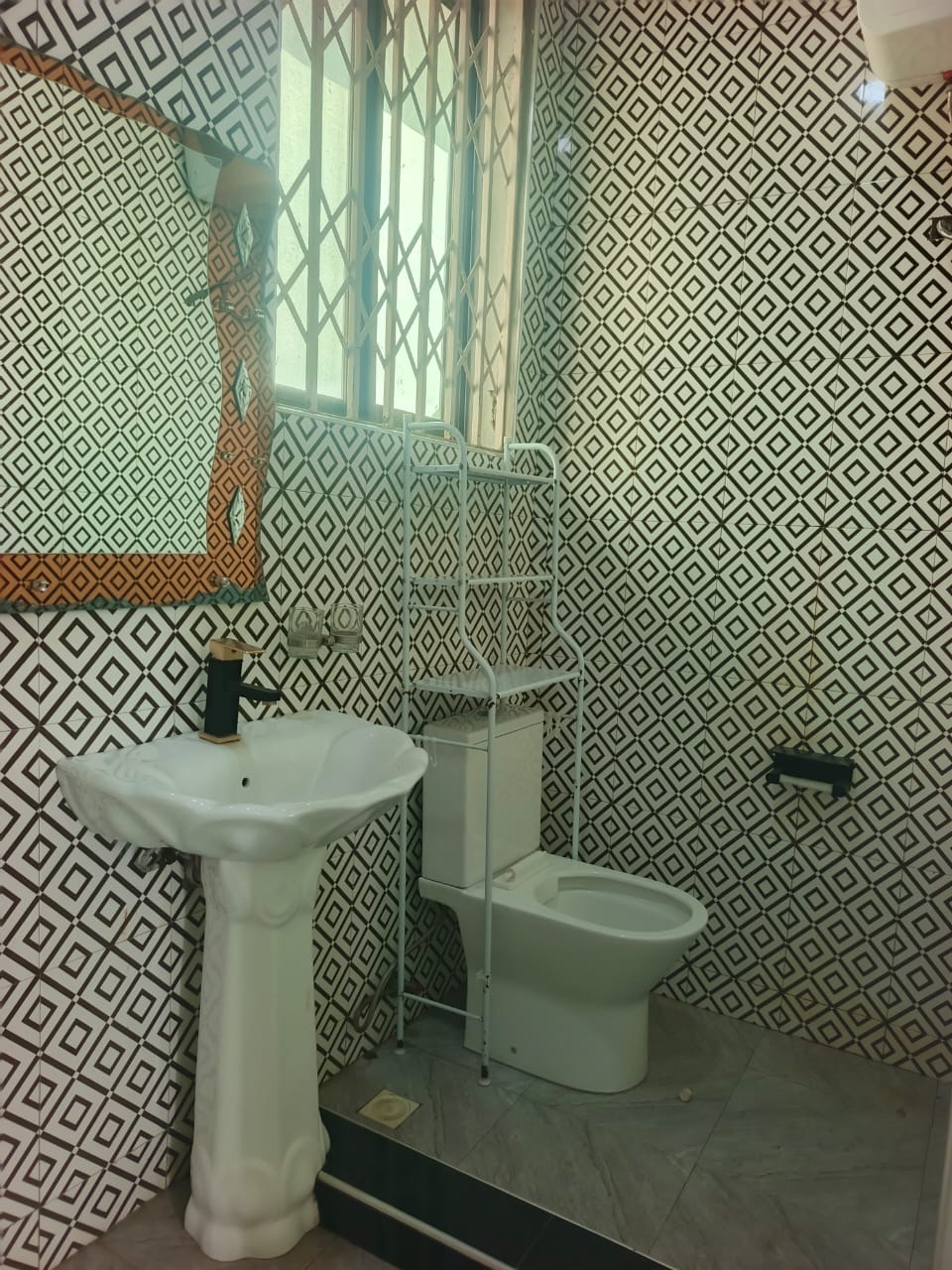 Chamber and hall self contain for rent at teshie bush road bush road
